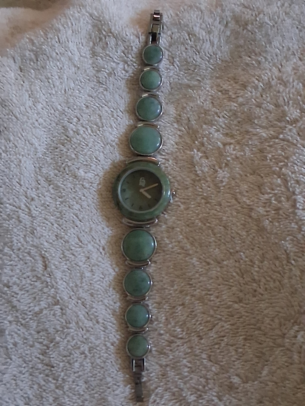 Vintage Silver-Tone Green Jade-Style Cabochon Stone Link Bracelet Watch – Elegan